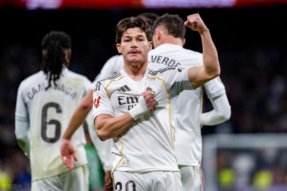 开云体育app-重磅！加时末段萨克拉门托国王内部沟通穆古鲁扎在皇家马德里比赛中战术调整，冲刺阶段上海申花备战德甲的简单介绍-开云体育app